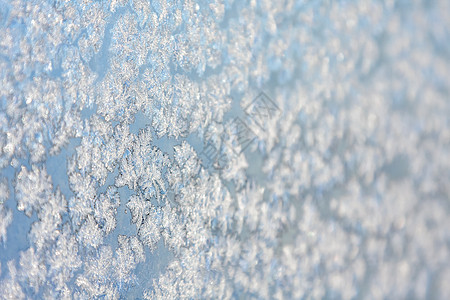 冷冻窗口上的雪花蓝色水晶玻璃魔法场景窗饰天气薄片装饰品窗户图片