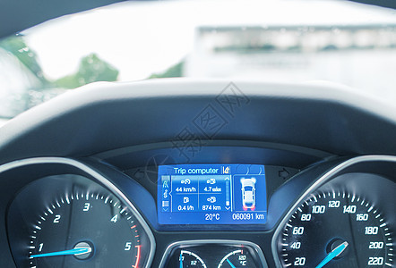 汽车仪表盘司机里程表控制板旅行车辆蓝色座舱挡风玻璃车速运输图片