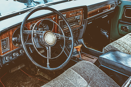 旧旧车内部的旧车 古物效应处理汽车运输机器里程表控制板控制计时器古董车轮乡愁图片