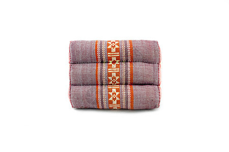北泰兰北部白种背景的当地Pillows枕头软垫小路棉布白色配饰涂鸦装饰品玫瑰纺织品图片