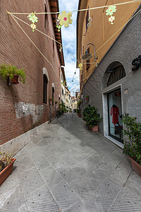 意大利古老城市的狭窄街道文化遗产鹅卵石胡同石头古董车道旅行城市历史性图片