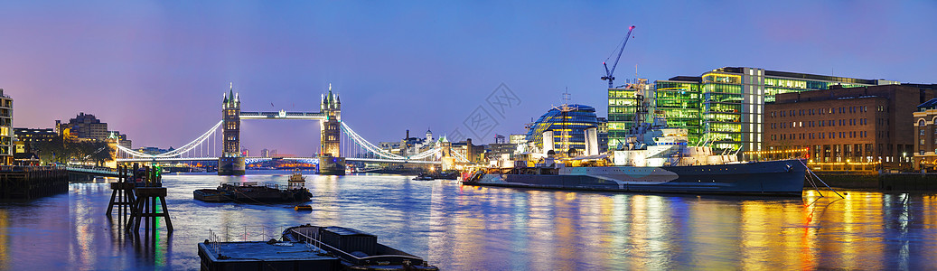 英国伦敦塔桥全景概览市中心首都金融天空地标吊桥建筑学纪念碑塔桥反射图片
