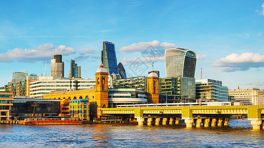 伦敦市金融区的金融区城市反射首都商业区摩天大楼建筑办公室景观市中心旅游图片