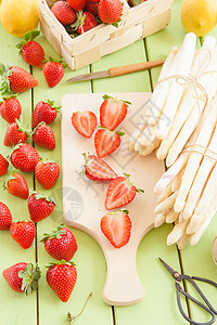 白和新鲜草莓浆果果区食物烹饪乡村柠檬生产食谱盒子剪刀图片