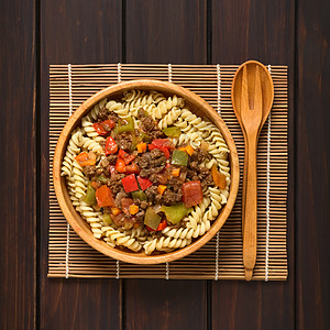 配黄豆肉的纹理化美食螺旋茶匙蔬菜饮食胡椒勺子辣椒高架图片