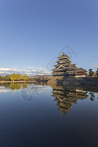 日本松本城堡观光寺庙皇帝游客天空反射旅行文化地标建筑学图片