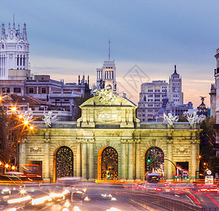 西班牙马德里旅游景观正方形场景建筑学地标拉门交通历史性游客图片