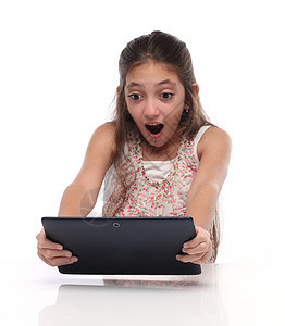 带着平板电脑的年轻前女孩惊讶学生青春期惊喜数字药片娱乐青少年幸福孩子技术图片