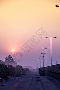 高速公路的清晨视图旅行阳光天空季节日落小路太阳汽车日出农村图片
