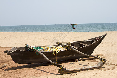印度果阿岛印度沙滩上的老鱼船孤独海岸太阳海浪蓝色阳光地平线热带异国海景图片