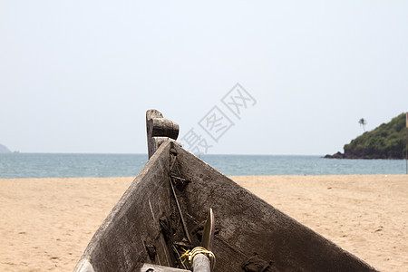 印度果阿岛印度沙滩上的老鱼船旅行海浪场景海洋热带海滩阳光蓝色海景海岸线图片