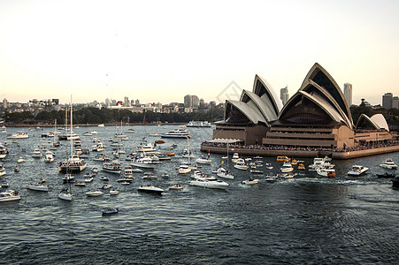 2007年2月19日 在伊丽莎白女王两次游轮考察期间 悉尼港与歌剧院Opera House搭乘了全景游艇渡船摩天大楼天空城市港口图片