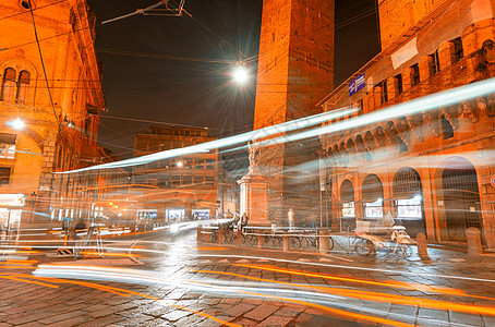 波洛尼亚 意大利晚上马吉奥雷广场宫殿建筑学艺术广场历史旅游纪念碑行人时间地标图片
