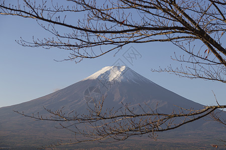 日本秋天福吉山吸引力公园反射天空商事旅行走廊宝塔公吨地标图片