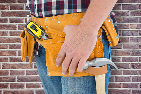 身带工具带的男性修理工缝合综合图像领班维修工艺人锤子工作技术员卷尺手工具双手建筑图片