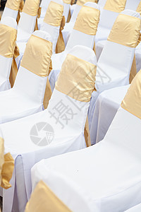 里面的婚礼椅子公园环境风格仪式庆典装饰天空白色派对蜜月图片