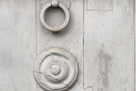 细细金属管和一扇旧门青铜橡木建筑学锁孔木头历史性建筑古董传统门户网站图片