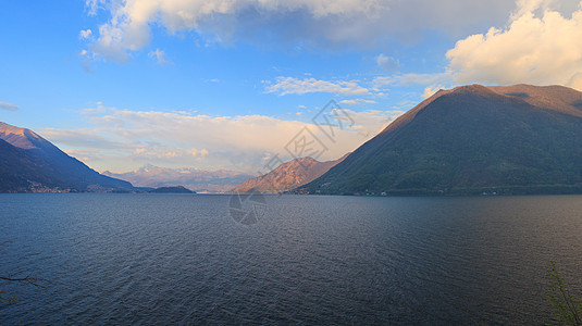 卢加诺湖或塞雷西奥湖风景假期全景图片