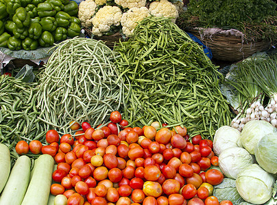 印度柜台新鲜的多汁蔬菜 Goa农业花园展示营养食物维生素紫色市场团体农场图片