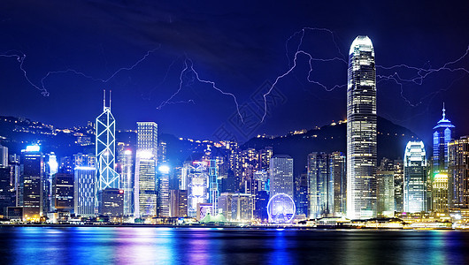 香港之夜的暴风雨背景图片