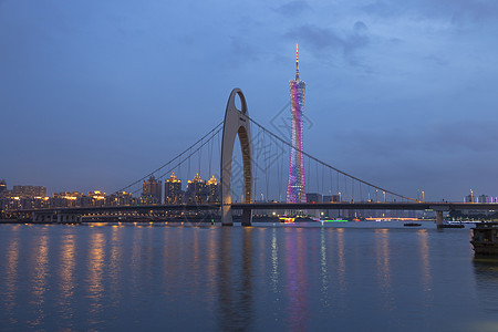 日落后广州市商业建筑风景办公室旅游蓝色游客日落摩天大楼反射图片