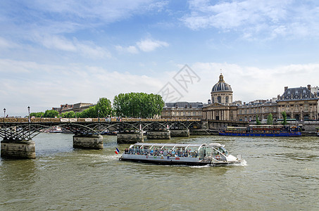 法国研究所和塞纳河对面的庞特艺术大桥图片
