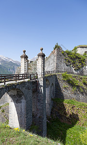 被遗弃的堡垒高山底狱风景旅行古董历史性蓝色巴士建筑控制图片