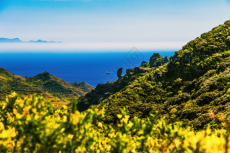 大西洋海岸蓝色地平线天空支撑岩石海洋绿色天际风景图片