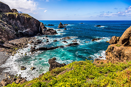 带岩石的海洋海岸绿色蓝色地平线风景日支撑天空天际图片