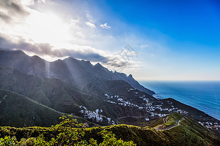 海岸或海岸蓝色太阳海洋阳光岩石绿色天际地平线风景天空图片