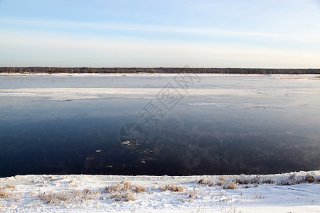 俄罗斯河白色树木季节城市公园森林水平天空蓝色场景图片