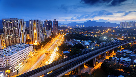 香港市中心市区和夜车高速列车蓝色卡车小路辉光地铁天线立交桥活力射线火车图片