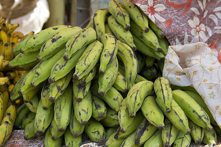 在印度果阿市场上的柜台上 新鮮多汁的香蕉图片