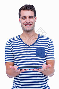 英俊的嬉皮士对着照相机微笑并拿着平板电脑棕色男性头发潮人触摸屏药片男人短发滚动图片