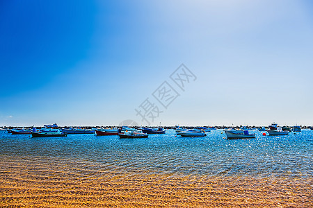 水上船只钓鱼天空旅行港口发动机海洋蓝色血管海浪运输图片