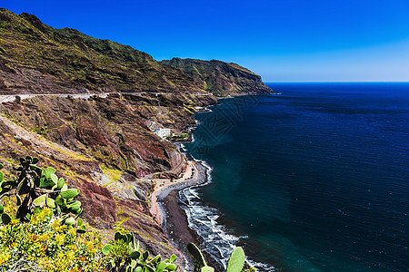 大西洋海岸或岸边地平线绿色岩石蓝色天际天空海洋风景图片