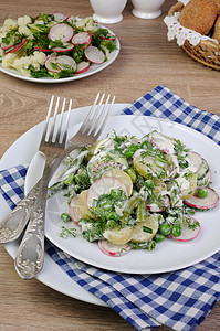 蔬菜沙拉营养午餐肉汁烹饪洋葱敷料萝卜厨房陶器土豆图片