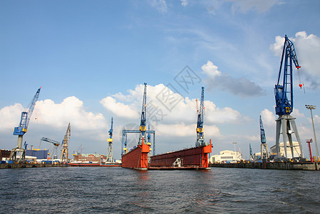 易北河上的汉堡港 德国最大的港口码头进口城市海洋出口货船商业运输贸易货物图片