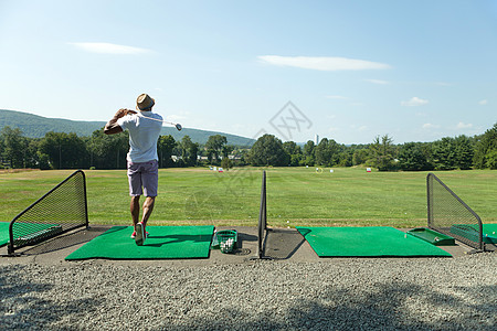 驾驶场高尔夫球成人中风假期乐趣运动闲暇训练男人课程球道图片