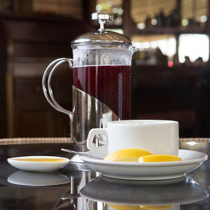 一杯茶液体玻璃饮料食物勺子芳香草本植物早餐柠檬杯子图片