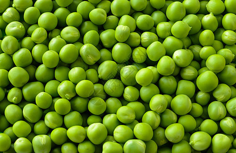 A 新鲜甜甜青豆 绿花椰子的背景豆类宏观植物收成饮食食物种子农业水果营养图片