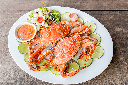 蒸螃蟹海鲜食物煮沸绿色盘子红色蔬菜桌子柠檬蒸汽美食图片