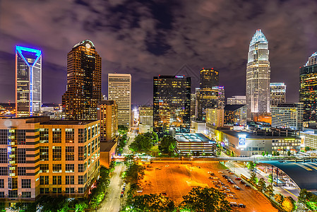在北卡罗莱纳的Charlotte 北Carolina周围夜视场景住宅区公司城市建筑物景观公寓市中心摩天大楼商业办公室图片