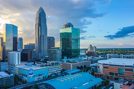 北卡罗莱纳的Charlotte城市天线日落大楼办公商业天际汽车摩天大楼街道景观高楼住宅区图片