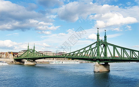 Szabadság躲藏 - 匈牙利布达佩斯自由桥图片