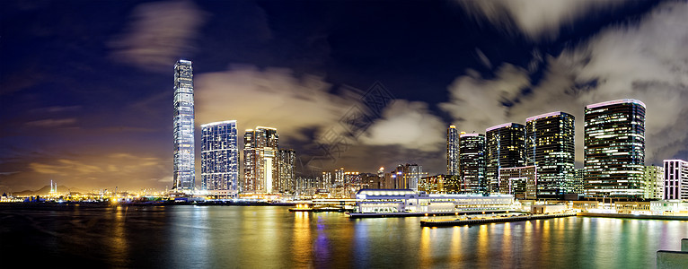 香港办公大楼 夜间结构步道公司玻璃财富城市生活旅游运输窗户蓝色图片