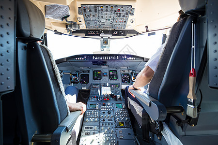 飞机驾驶舱的内部全体航空公司飞行旅游航空纽扣指标导航罗盘座位图片