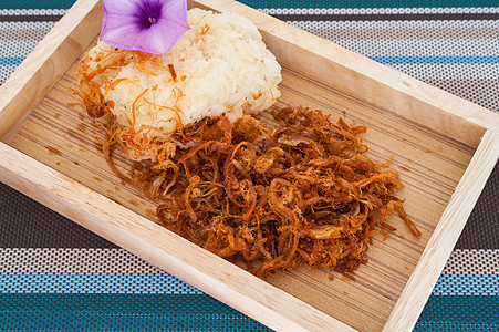 粘黏的米饭 炸猪肉 泰国菜图片