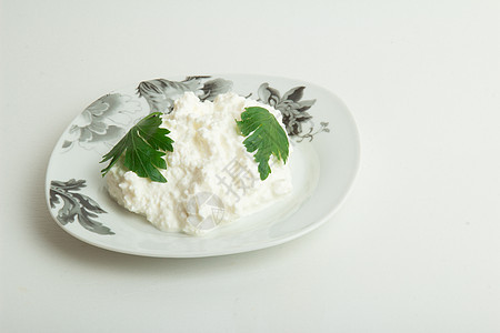 配奶酪板糕点食物香菜青菜甜点美食白色盘子背景图片
