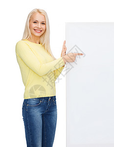 牛仔裤海报穿着带白白白板的毛衣 微笑着笑容的女人销售白色季节季节性广告牌空白广告手指青少年木板背景